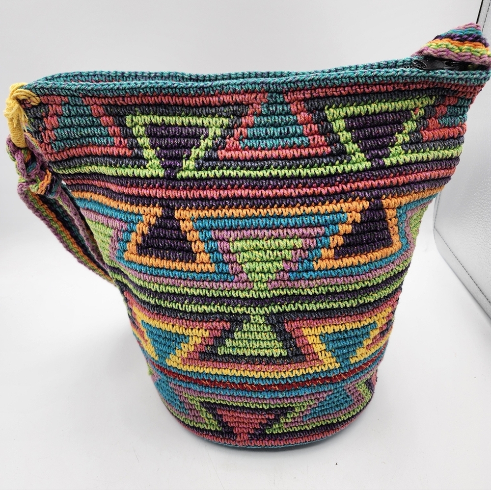 Multicolor Geometric Patterned Bucket Bag Wayuu Mochila Columbia - Picture 3 of 6